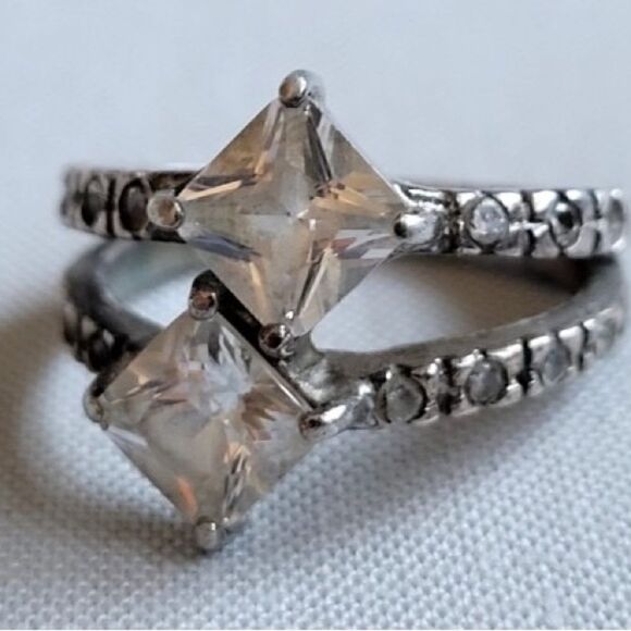 Vintage Sterling Silver Double Stone CZ Ring with CZ Studded Shank. Size 6.5. - Picture 1 of 6